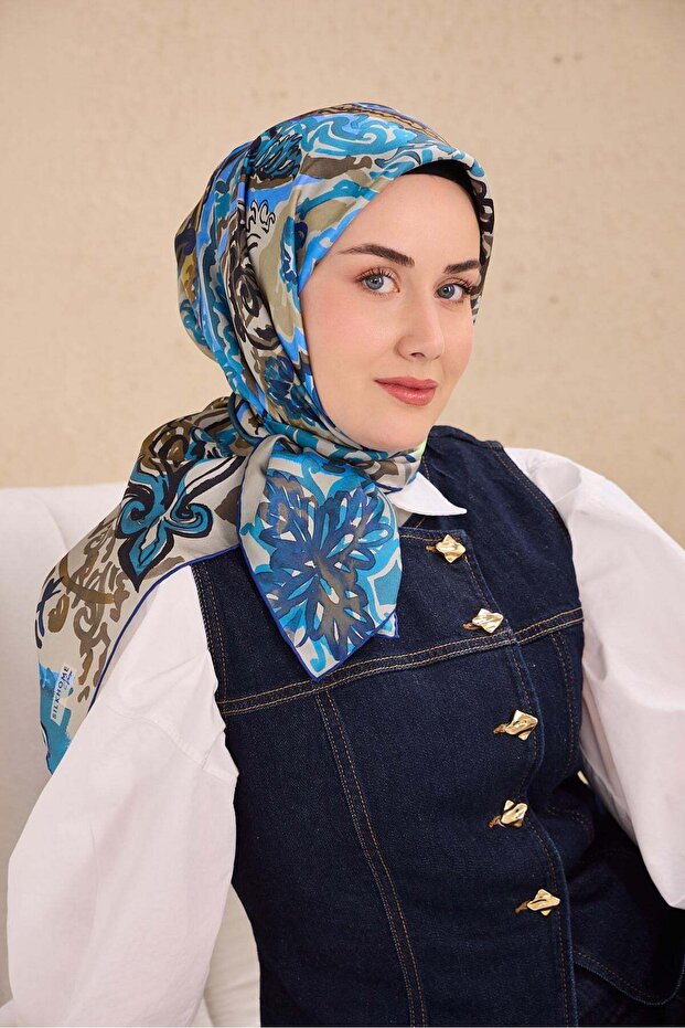 وشاح حرير تويل بنمط فني باللون الأزرق البترولي 90x90