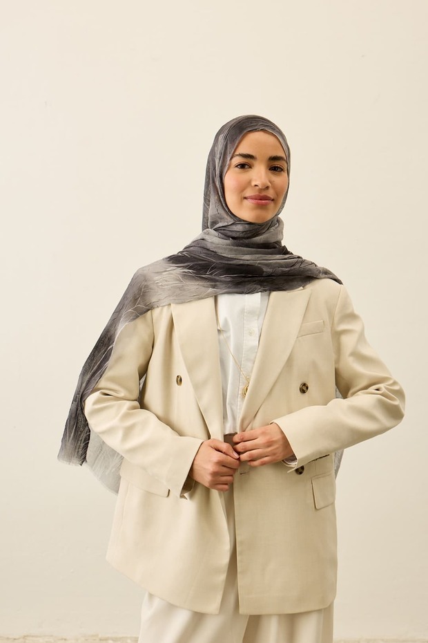 شال بنمط صورة ظلية من أيا كراش