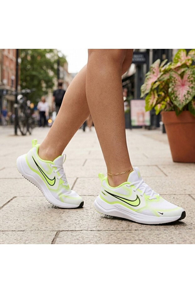 Cosmic Runner White Walking Shoes Sportie