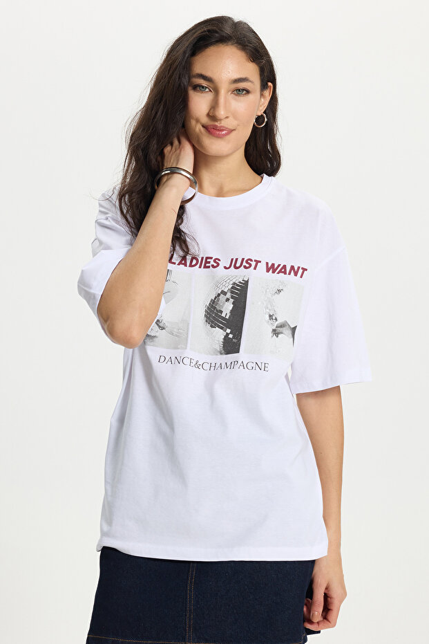 Women's oversized wide cut 100% cotton crew neck short sleeve printed white t-shirt