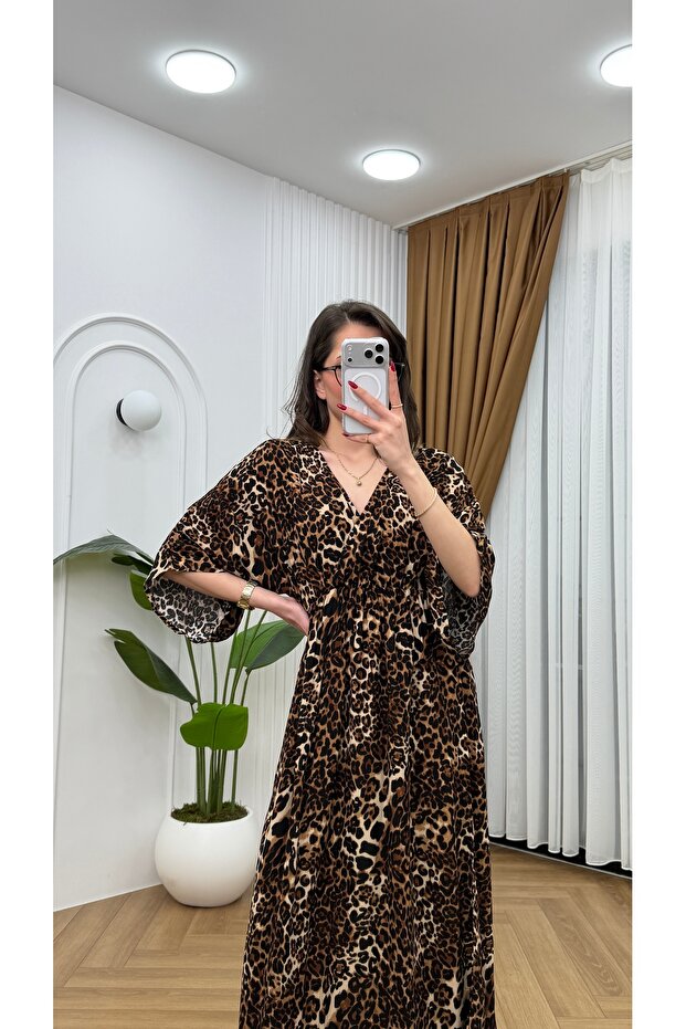 Patterned Double-breasted Dress - 4