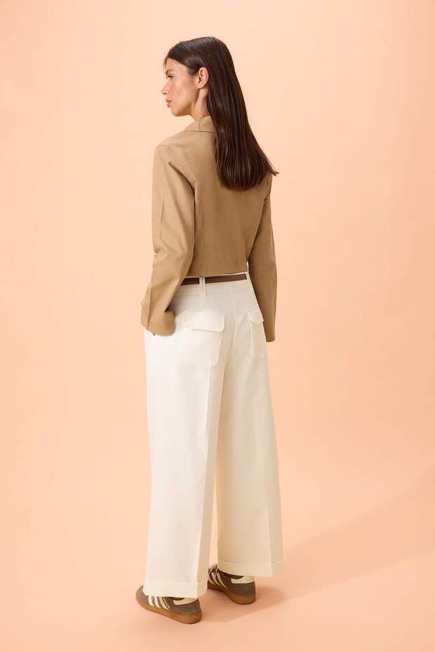 Beyaz Kemerli Pili Detaylı Dokuma Gabardin Pantolon TWOSS26PL00087 - 4