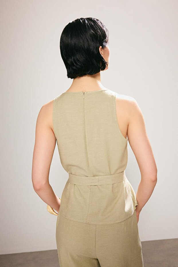 Trendyol Studio Açık Haki Keten Görünümlü Kuşaklı Bluz TWOSS26BZ00658 - 5