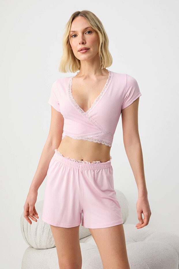 Trendyolmilla  Pembe Kruvaze Dantel Detaylı Viskon Örme Pijama Takımı THMSS26PT00228 - Görsel 3