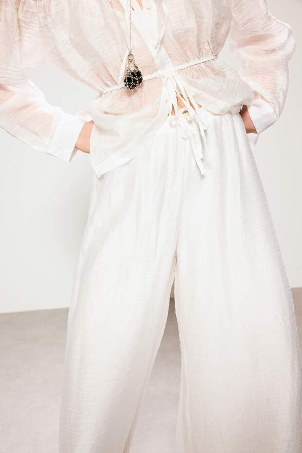 Trendyol Studio Beyaz Extra Geniş Paça Astarlı Pantolon TWOSS26PL00123 - 4