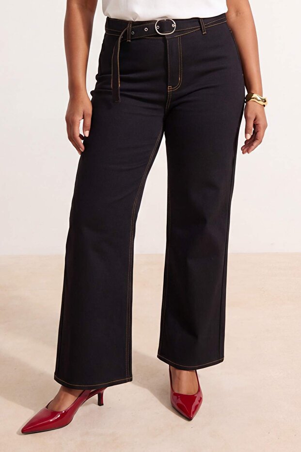 Solmayan Siyah Yüksek Bel Kemerli İspanyol Paça Esnek Flare Fit Büyük Beden Jeans TBBSS26CJ00039 - 4