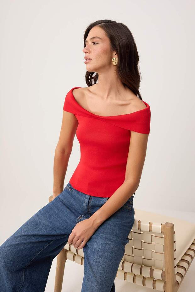 Kırmızı Carmen Yaka Vücudu Saran Triko İnce Bluz TWOSS26BZ00322 - 5