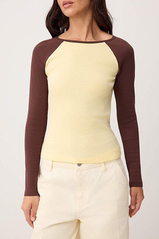 Açık Sarı Düz Fitted Bisiklet Yaka Reglan Kol Pamuk Ribana Örme T-Shirt TWOSS26TS00237 - 3
