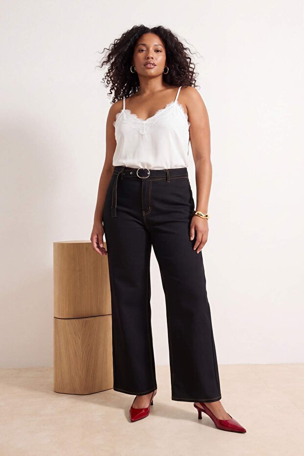 Solmayan Siyah Yüksek Bel Kemerli İspanyol Paça Esnek Flare Fit Büyük Beden Jeans TBBSS26CJ00039 - 3