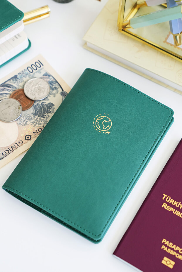 غطاء جواز السفر باللون الأخضر الداكن
