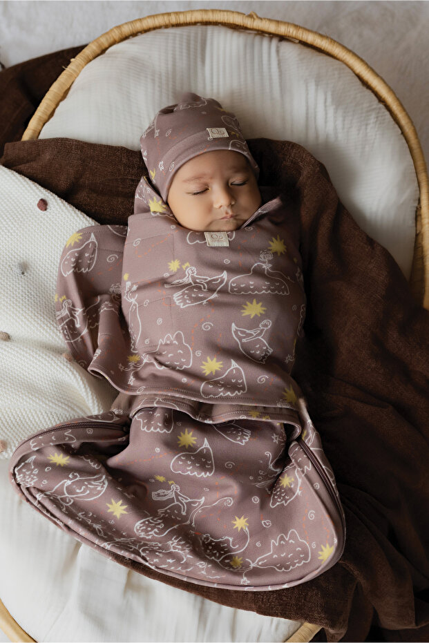 Newborn Swaddle Set – Hip-Friendly Little Bird Tail Pattern