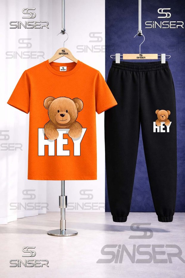 Children's T-Shirt and Sweatpants Set with Bear and Hey Yazi Printed on It