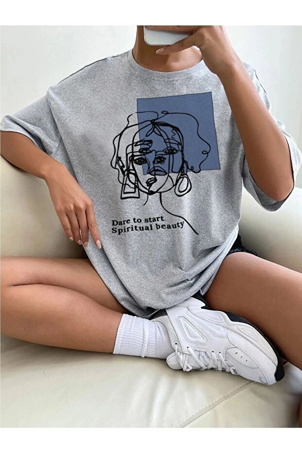 Unisex Aesthetic women line Printed T-shirt