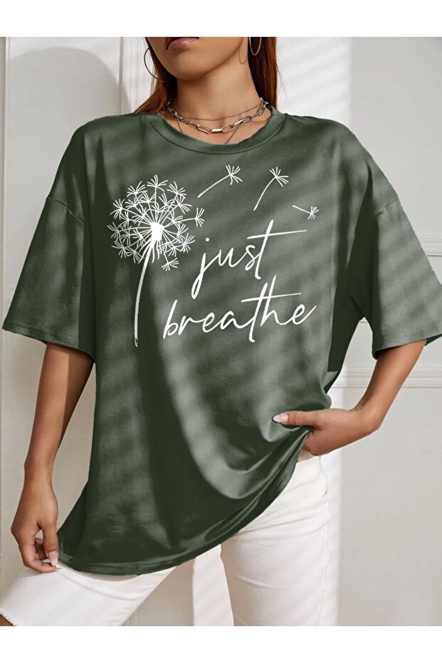 تيشيرت كبير الحجم مطبوع عليه Just Breathe