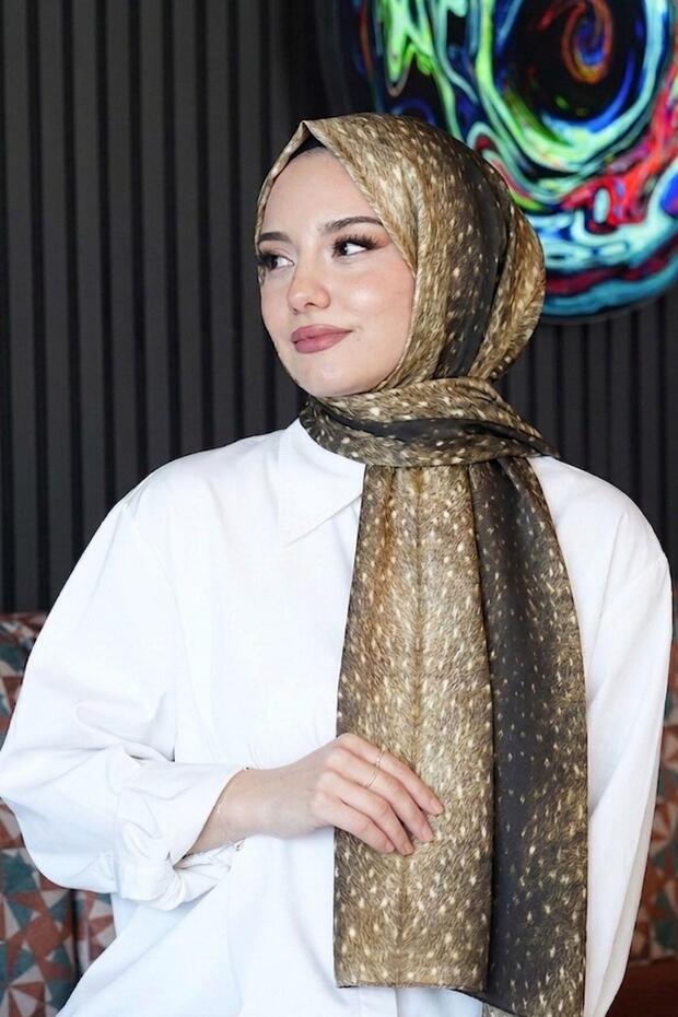 شال من القطن الناعم بنمط سيلان ذهبي