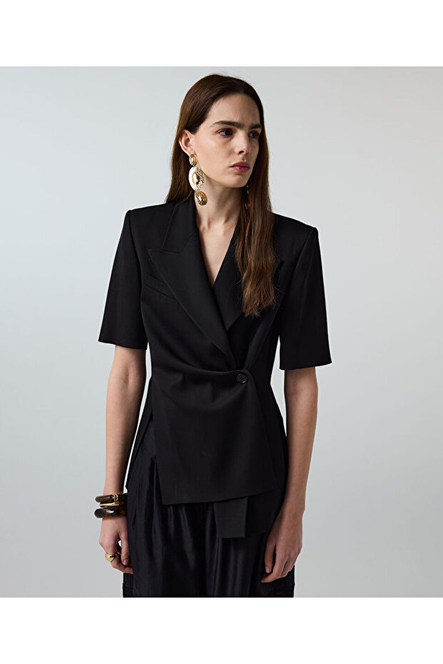 Vatkalı asimetrik blazer