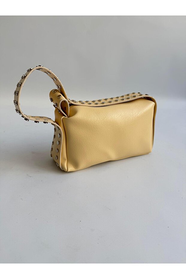 Liverpool Model Hand and Women's Shoulder Bag Yellow