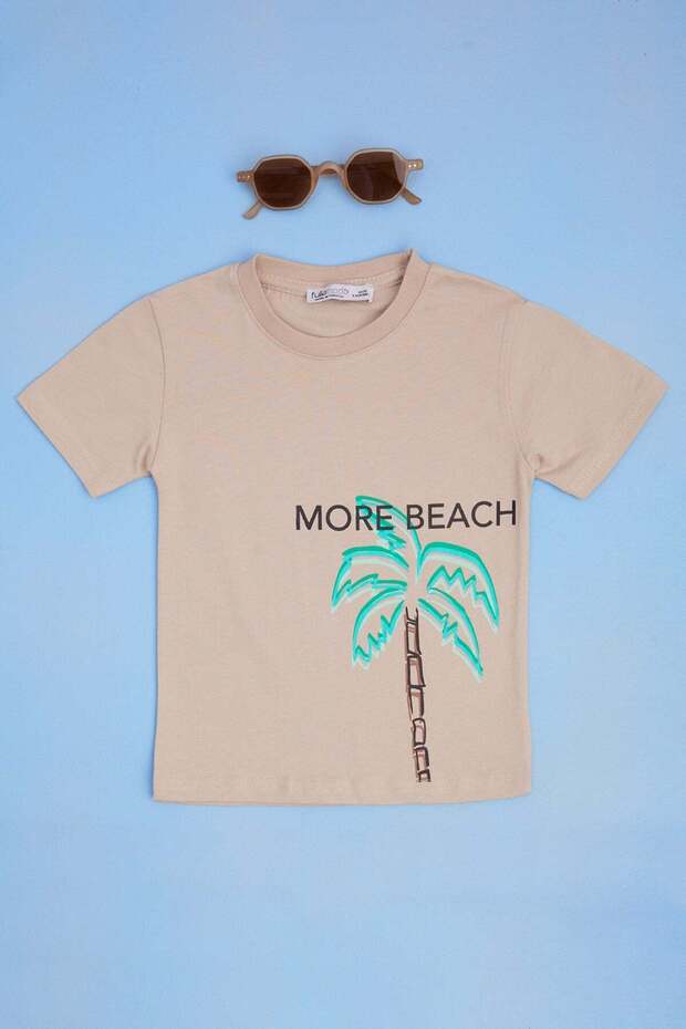 تي شيرت للأولاد مطبوع عليه More Beach