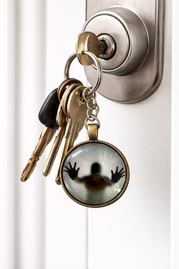Unisex Glass Design Metal Keychain Vintage Bronze Color with Special Figure