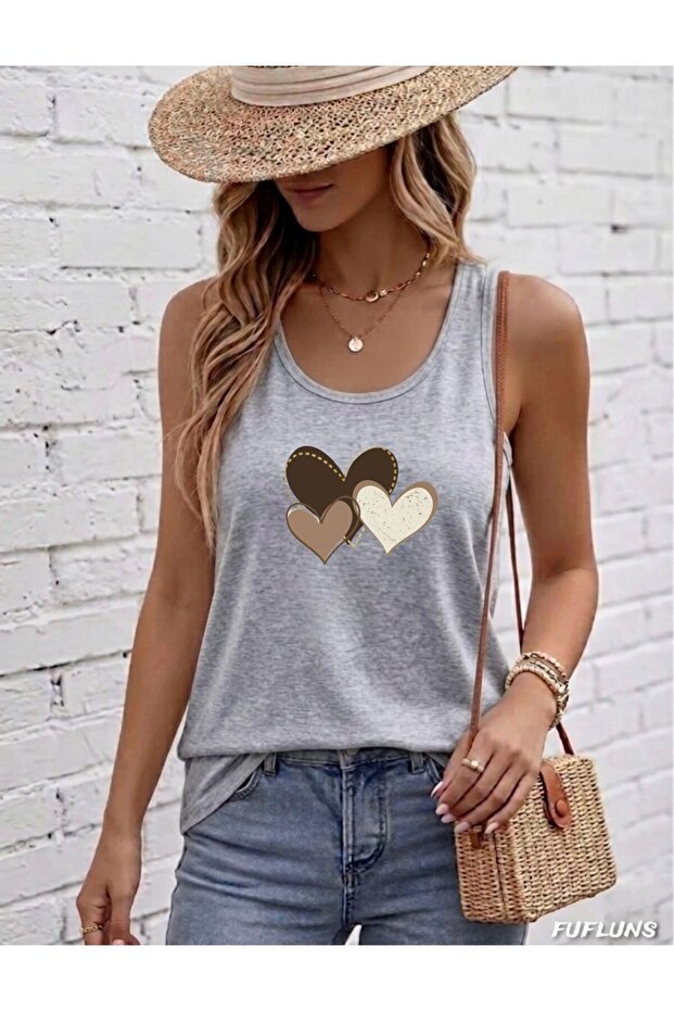 Women's Round Neck T-Shirt with Hearts Print