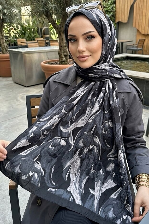 Black İpekhan Patterned Shawl