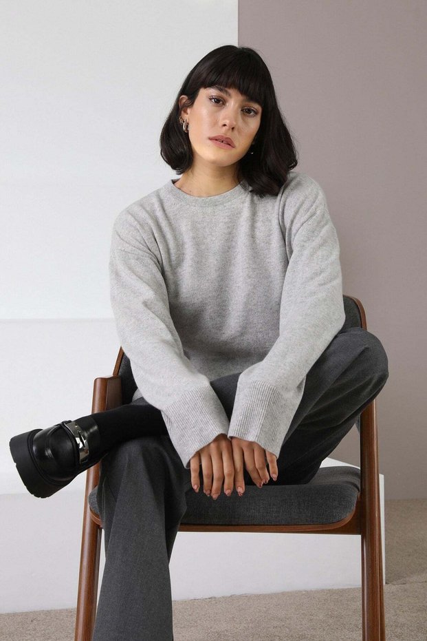 Women's Gray 100% Cashmere Crew Neck Soft Textured Knitwear Sweater Stylish