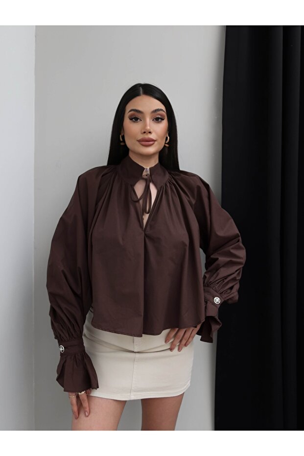 قميص بتفاصيل ربطات العنق