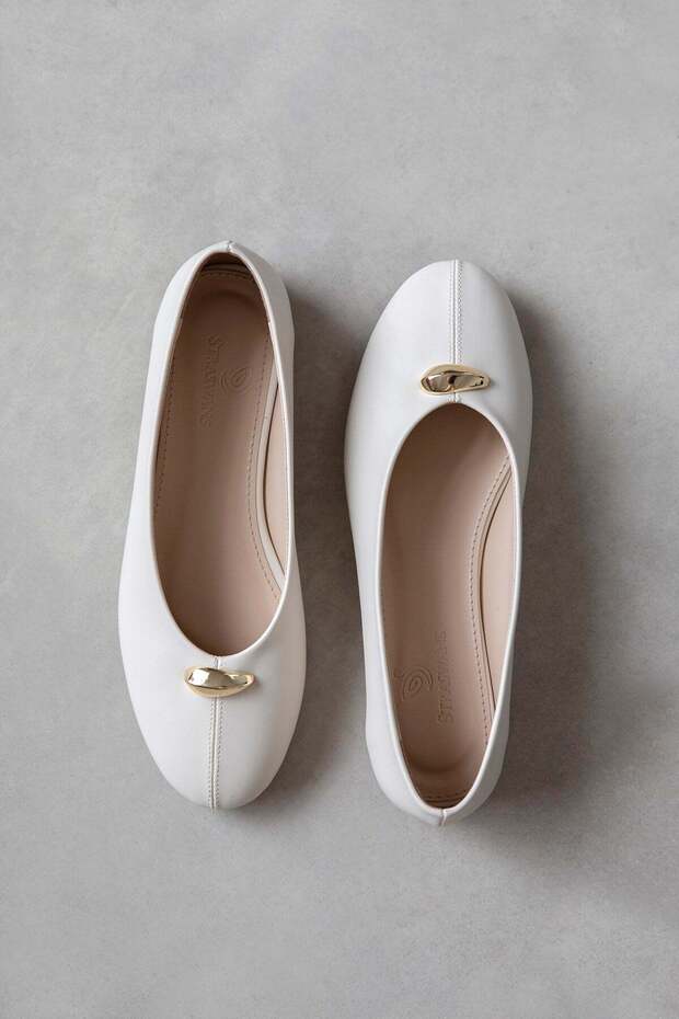 Brett Women's Accessory Detail Leather Ballerina Beige