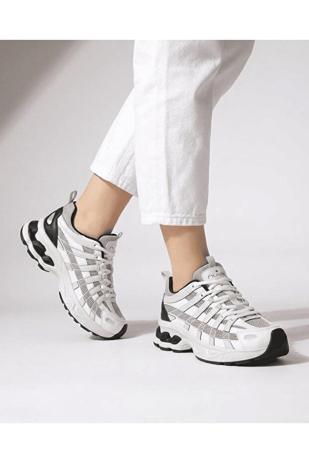 26Y369 Women's Lace-Up Walking Shoes