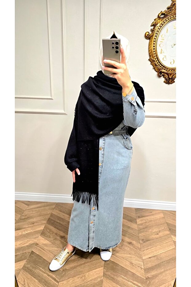 شال كشمير أسود مزين بالأحجار السوداء