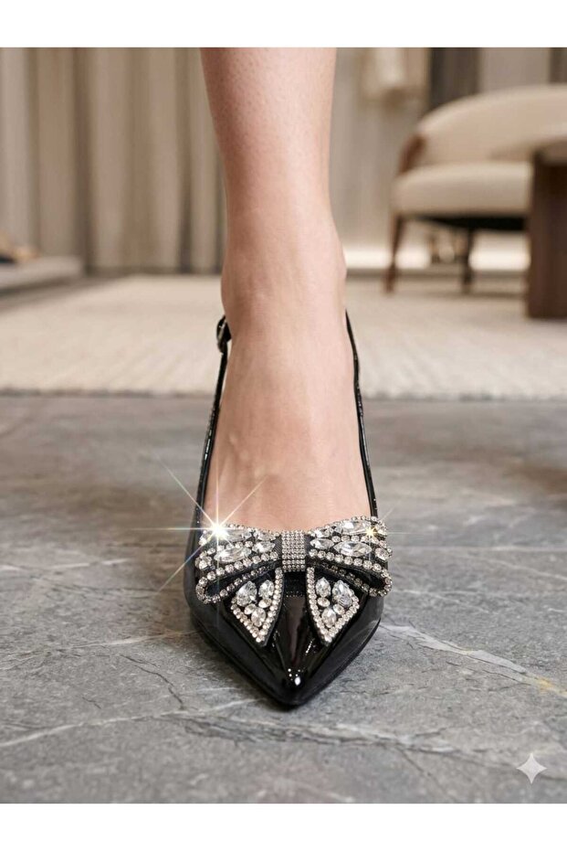Ultra Luxury Stoned Patent Leather Pointed Toe Short Heeled Shoes