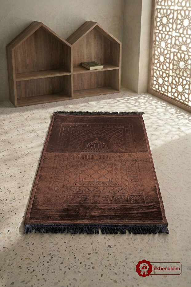 Plush Prayer Mat Non-Slip Base Ultra Soft Velvet Textured Luxury Prayer Mat