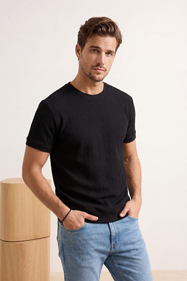 Siyah Regular/Normal Kesim Bisiklet Yaka Pamuklu Basic T-Shirt TMNSS25TS00062 - 1