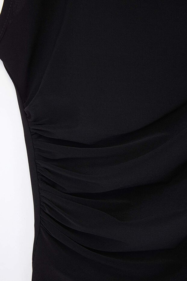 Siyah Dik Yaka Büzgü Detaylı Kolsuz Örme Büyük Beden Bluz TBBSS26AF0006 - 6