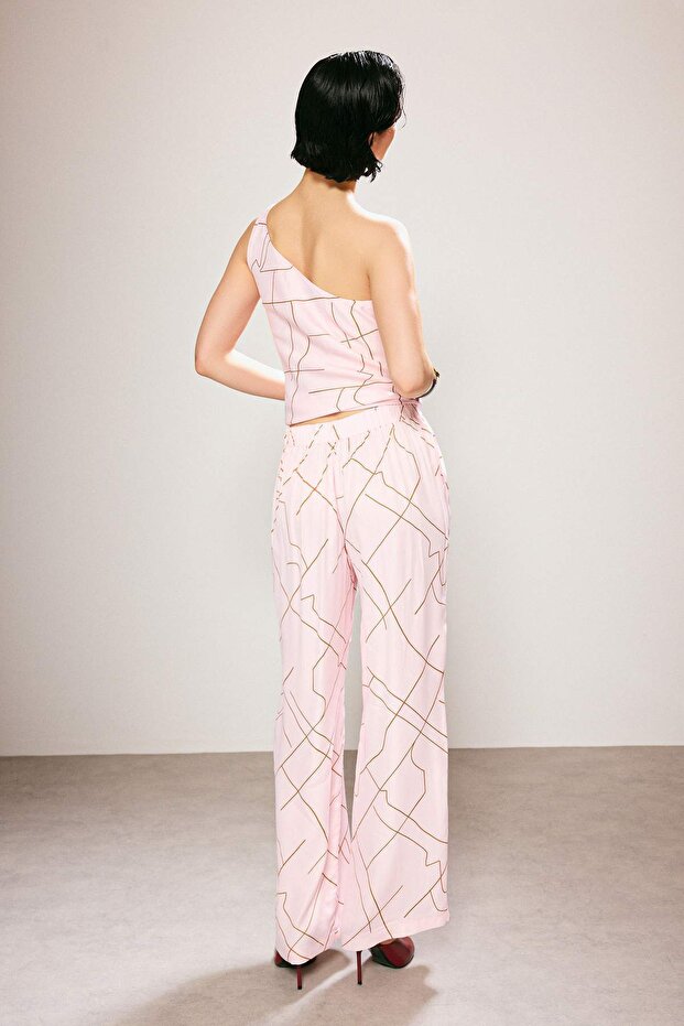 Trendyol Studio Pembe Desenli Arka Beli Lastikli Saten Pantolon TWOSS26PL0013 - 4
