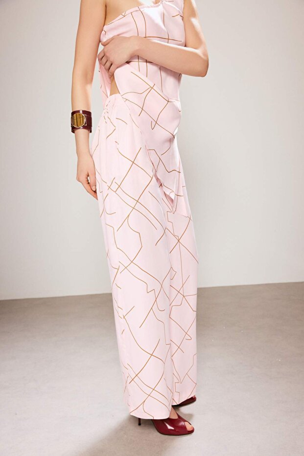 Trendyol Studio Pembe Desenli Arka Beli Lastikli Saten Pantolon TWOSS26PL0013 - 3