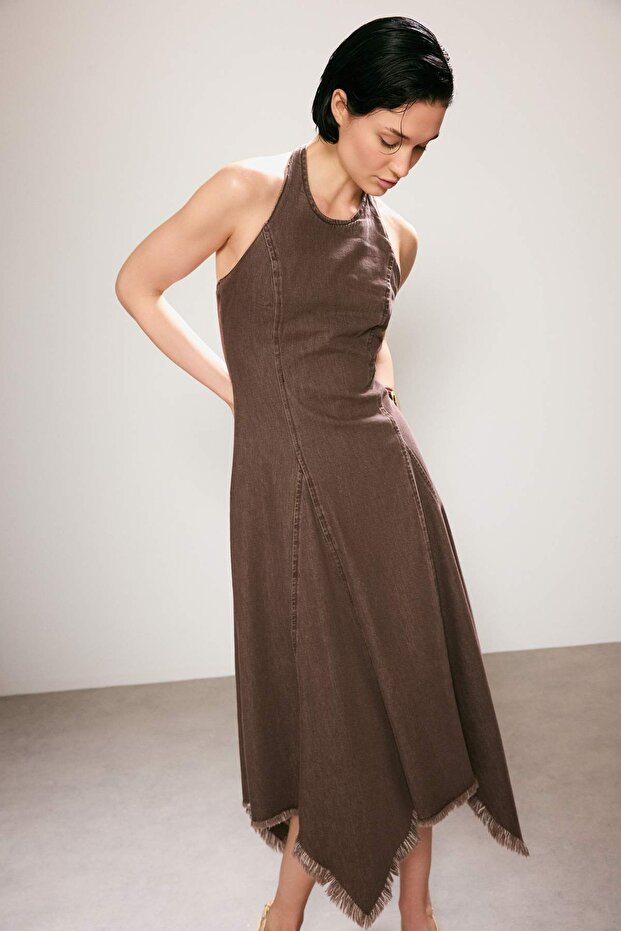 Trendyol Studio Collection Kahverengi Halter Yaka Asimetrik Midi Denim Elbise TWOSS26EL00389