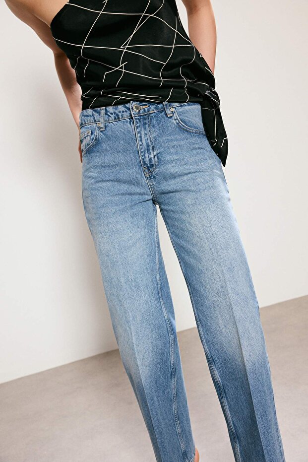 Trendyol Studio Collection Mavi More Sustainable Yüksek Bel Straight Düz Kesim Jeans TWOSS26JE00238 - 3
