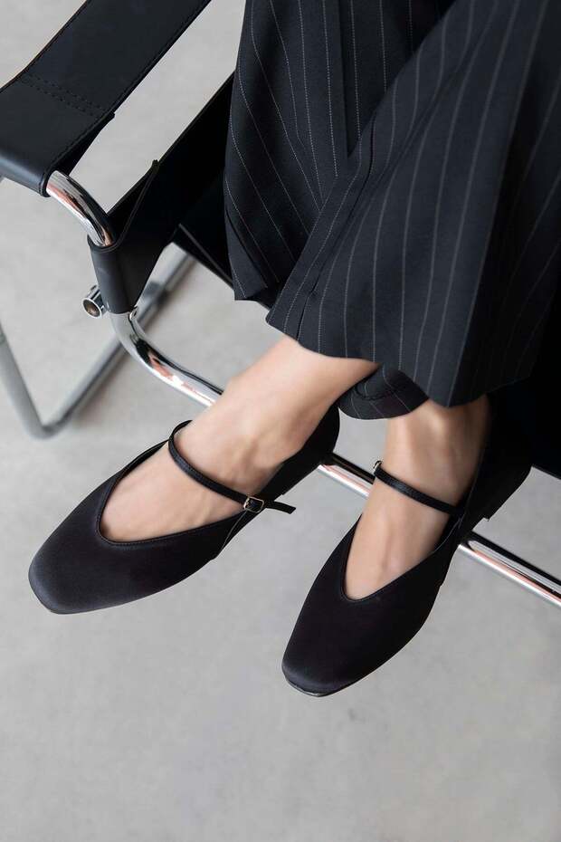 Evve Women's Buckle Detail Satin Ballerina Black