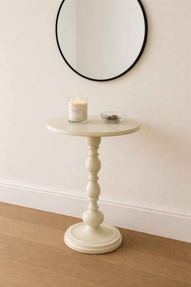 Classic side table in elegant ivory white - 3