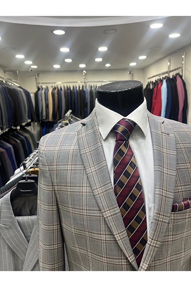 طقم قطني 100% من ماركة YUN COMBINED (جاكيت مربعات). بنطلون مستقيم)