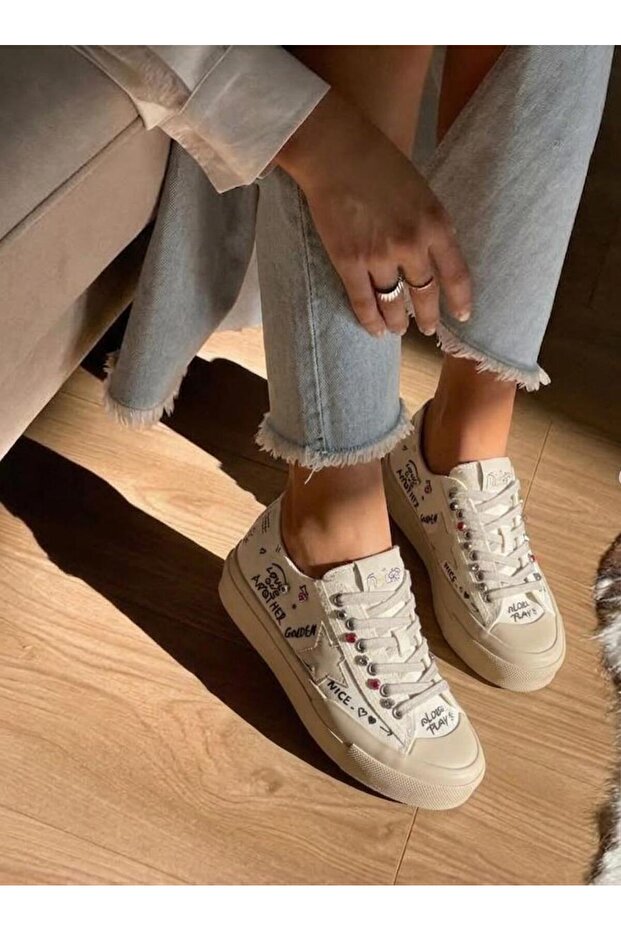 26Y312-1 حذاء رياضي نسائي مزين بالأحجار