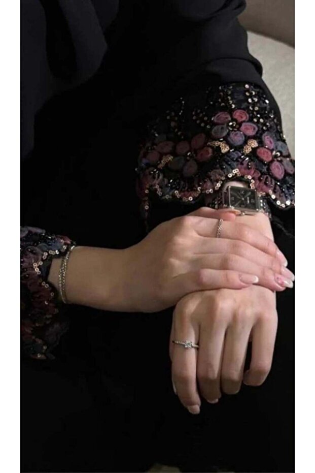 عباية كريب ملكي مع تطريز عودي - 4