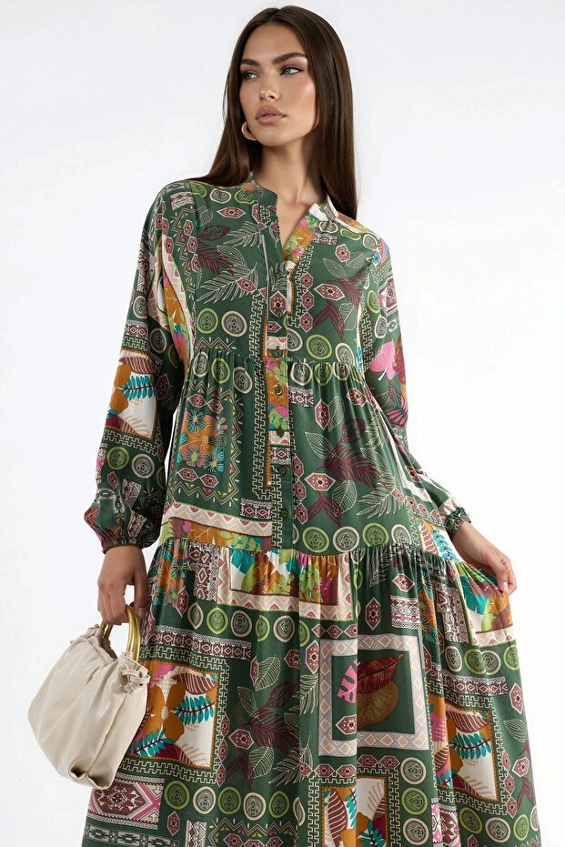 Gemustertes Maxikleid mit V-Ausschnitt - 1