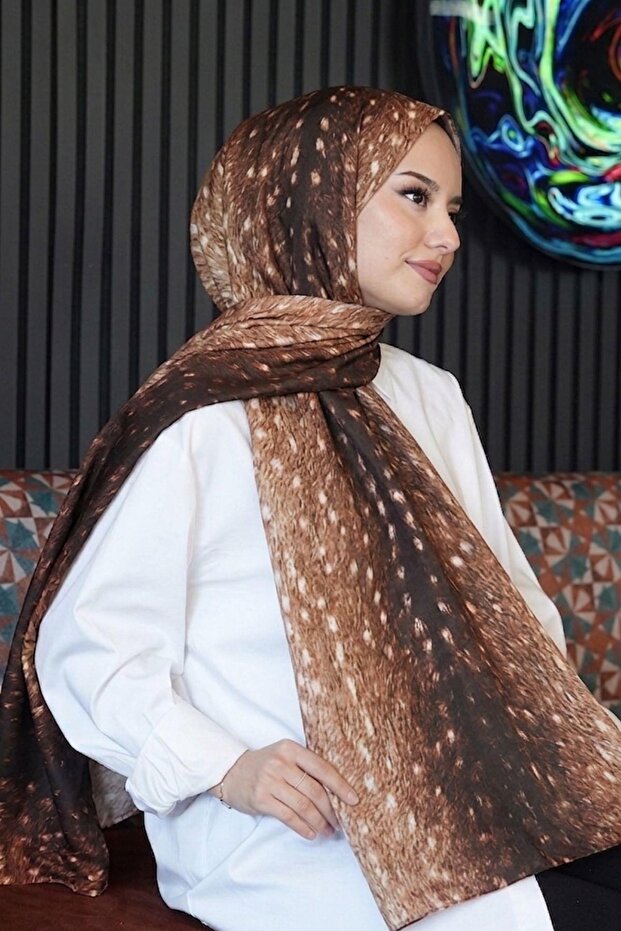 شال من القطن الناعم باللون البني بنمط غزال سيلان - 1