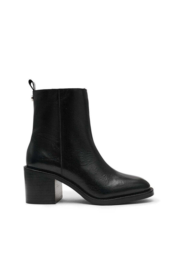 Slender Solid Black Boots