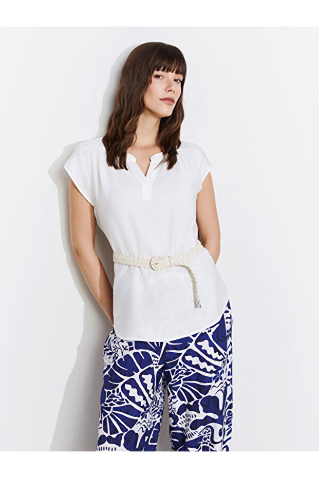 Women's Blouse with Cropped Collar Texture