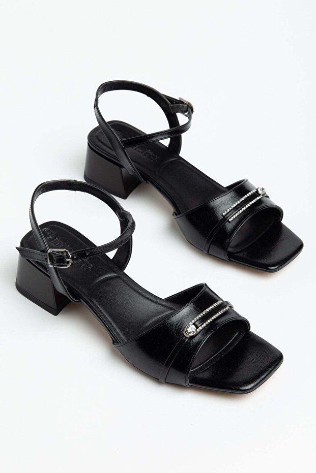 Large Size Women's Low Heel Sandals with Black Horizontal Stone Accessories