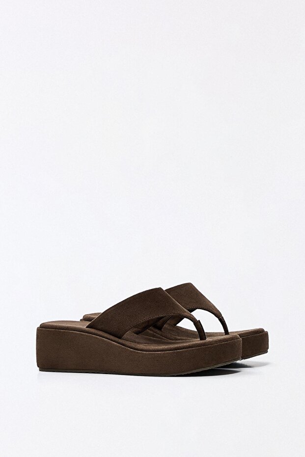 Platform heeled flip-flop sandals