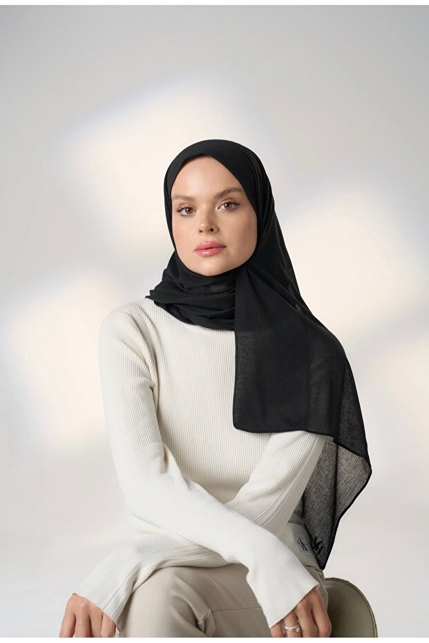 طرحة جاهزة مع مطاط - قصير جهة اليمين